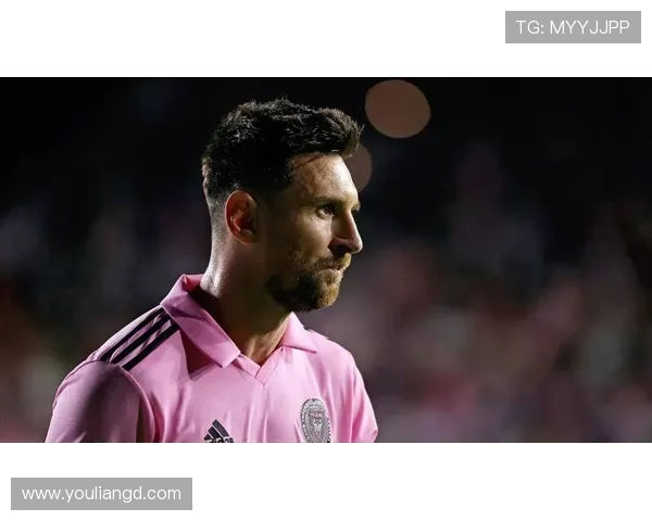 现役足球球星影响力排名第一的背后原因与全球影响力分析 现役足球球星影响力排名第一的背后原因与全球影响力分析