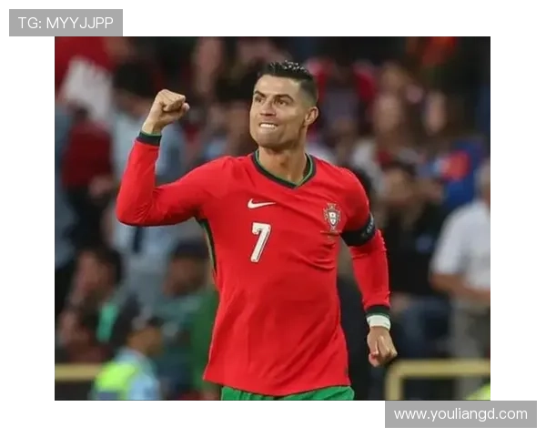 足球俱乐部三位明星球员的风采与成就解析 足球俱乐部三位明星球员的风采与成就解析